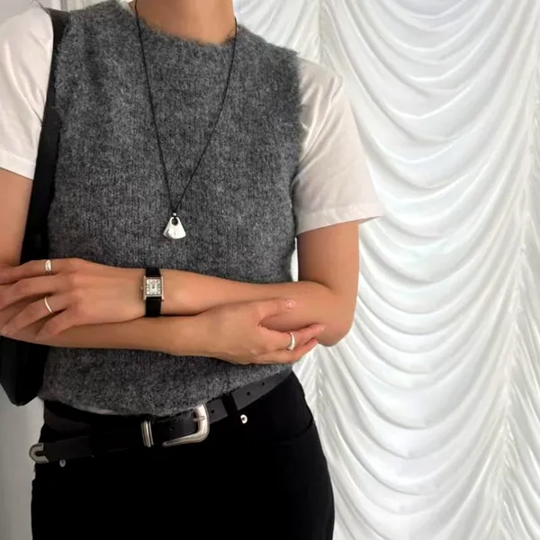 Fashionable Knit Sweater - Soft, Comfortable, Perfect Match