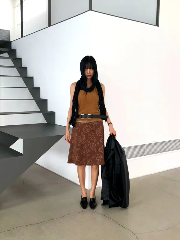 Stylish Casual Women's Top with Elegant Minimalist Design