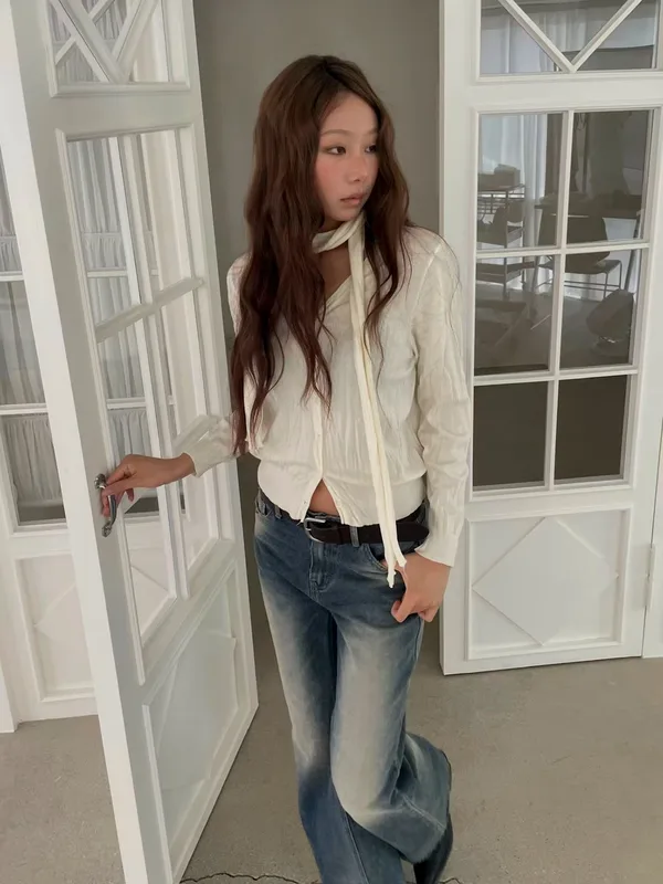 Elegant Women's Top, Lightweight and Breathable, Perfect with Jeans