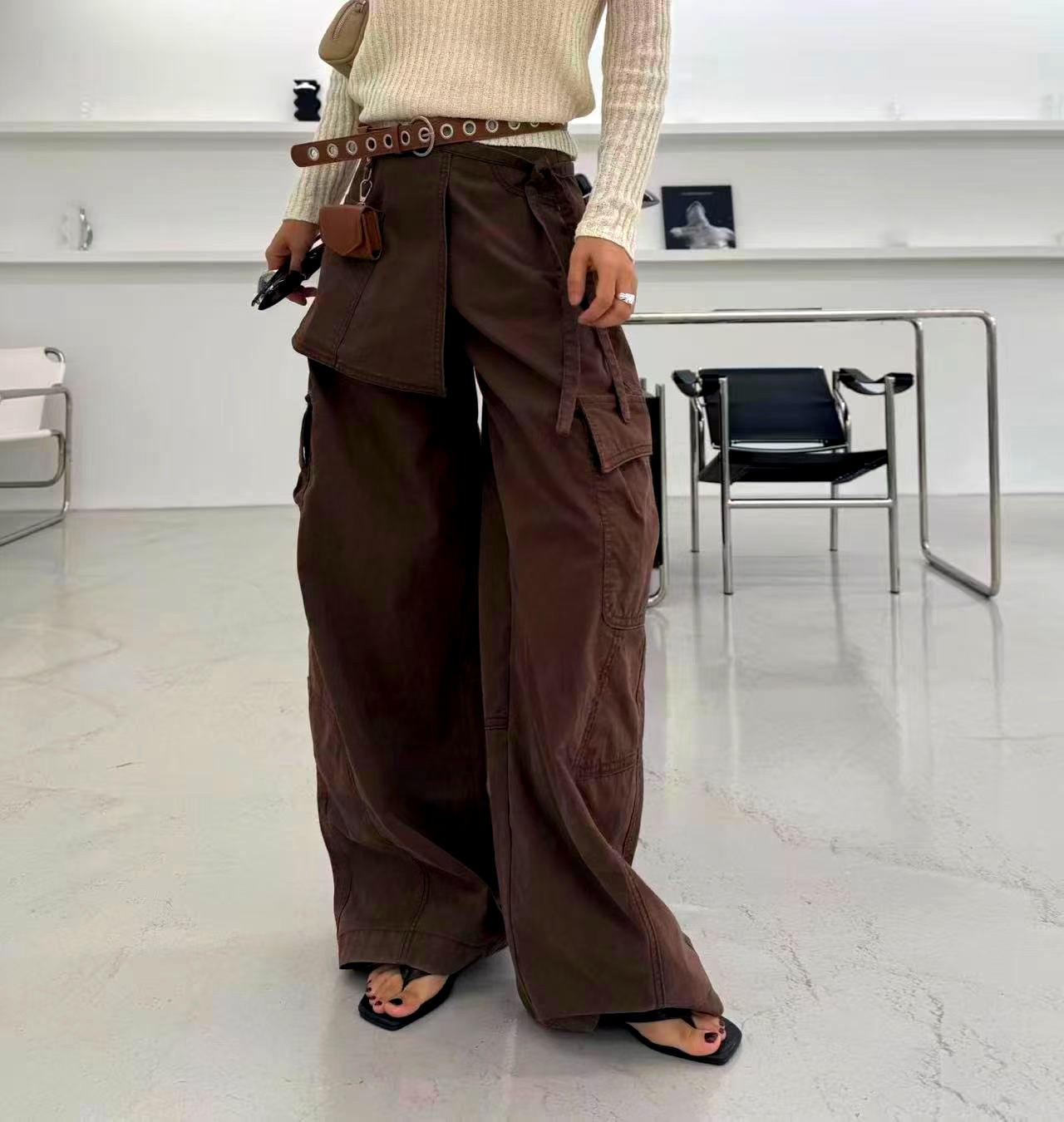패셔너블한 루즈핏 여성 바지, 캐주얼하고 다양한 상황에 적합