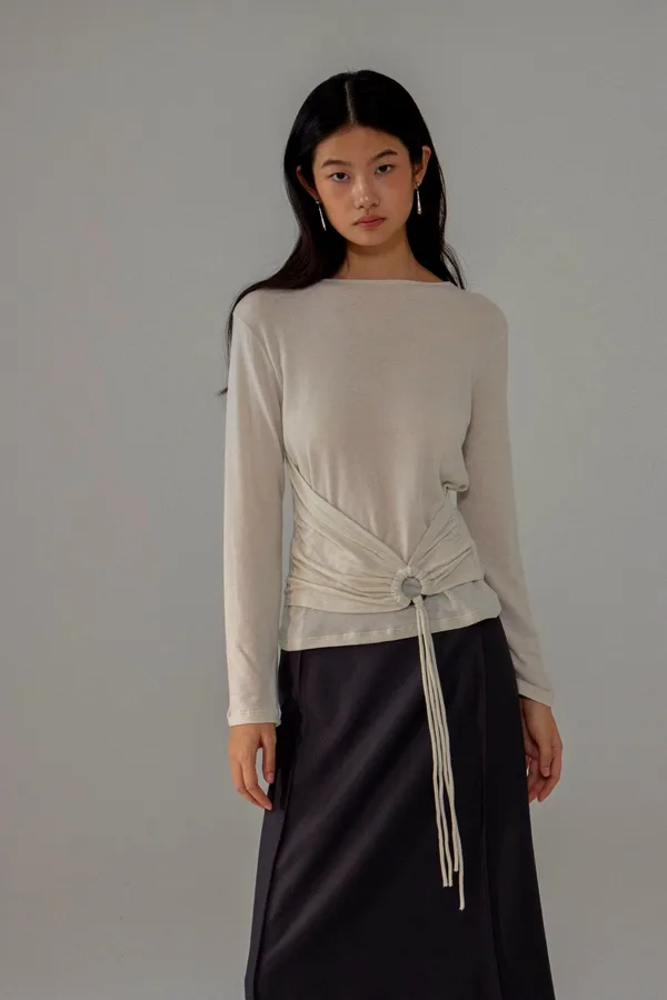 Stylish and Minimalist Women's Top with Elegant Slim Fit Design