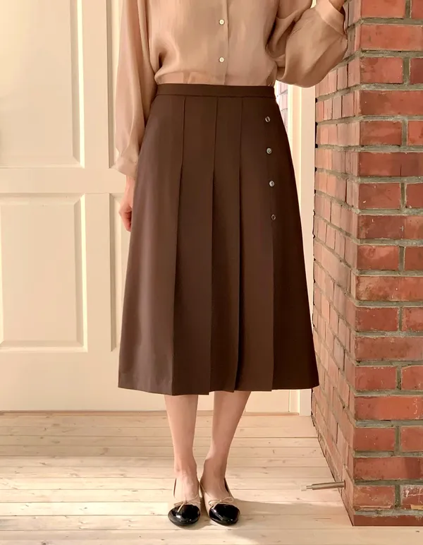 Elegant High-Waisted Skirt, Classic Versatile Design