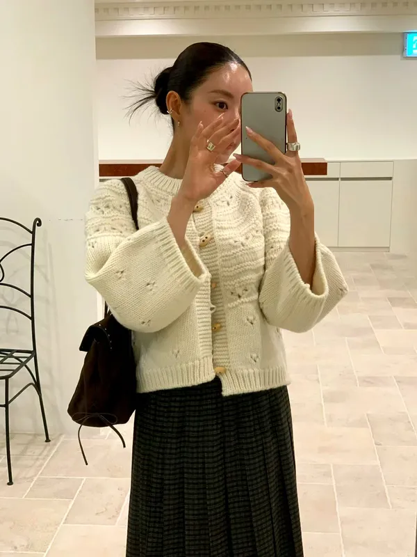Stylish Knitted Sweater - Elegant and Perfect for Autumn and Winter Outfits
