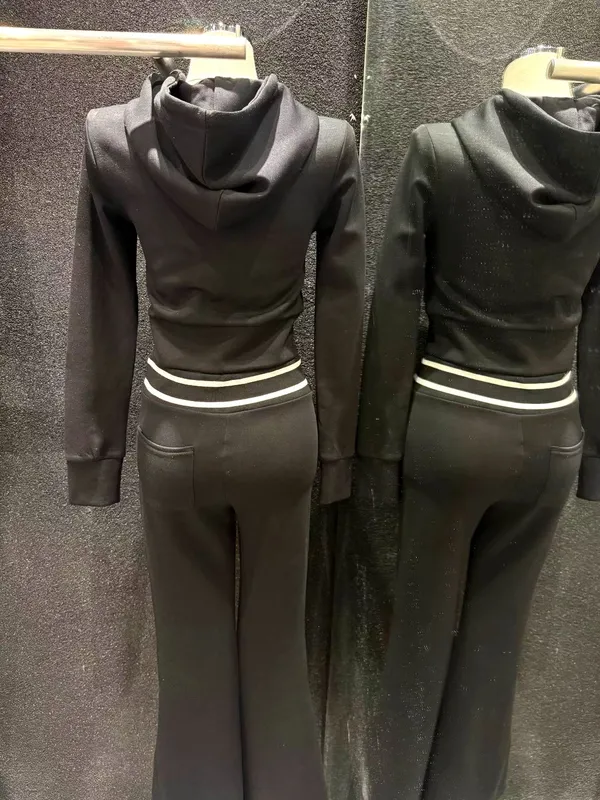 Stylish Black Women's Outfit Set - Comfortable & Casual