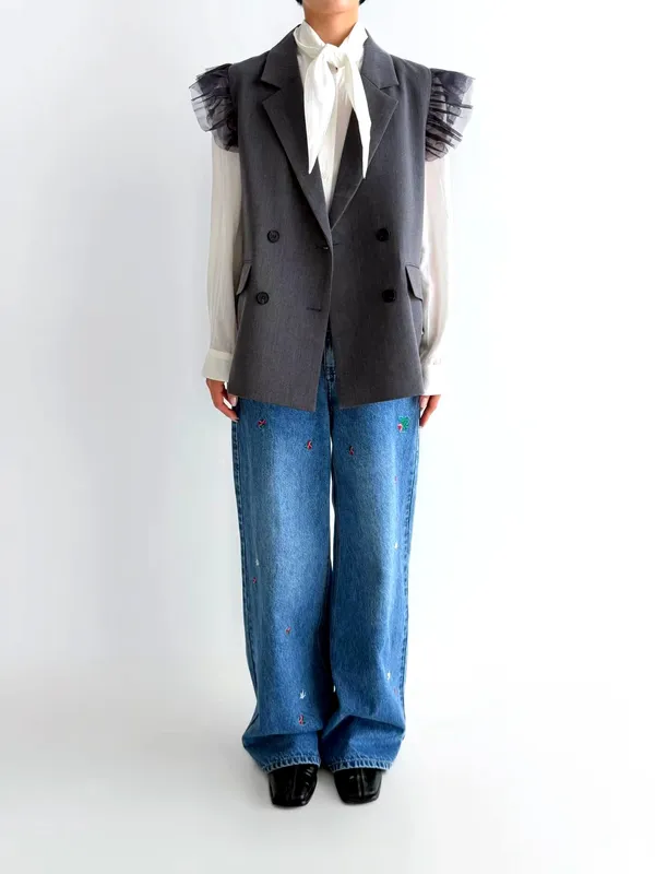 Stylish Women's Vest Jacket, Elegant Design for Perfect Pairing