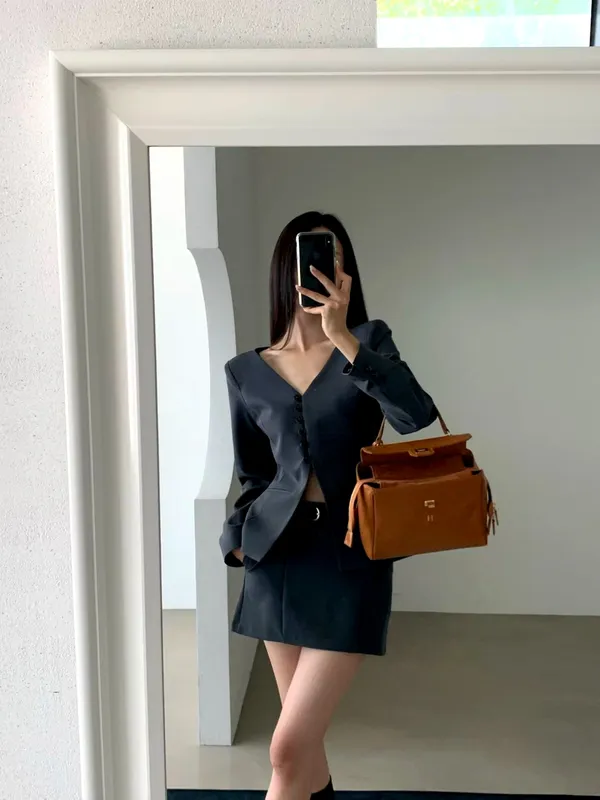 優雅氣質女裝連衣裙，簡約修身設計
