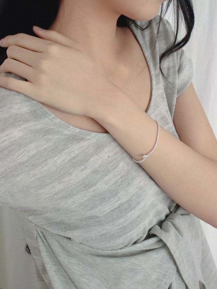 Stylish Minimalist Silver Bracelet - A Must-Have for Elegance