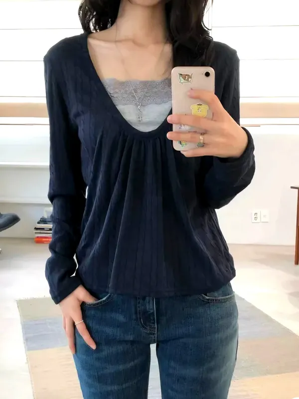 Minimalist Comfortable Women's Top with Elegant V-Neck Design