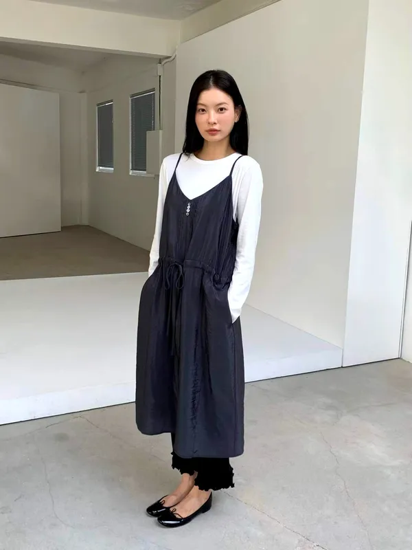 Elegant and Minimalist Women's Dress, Perfect for Any Occasion