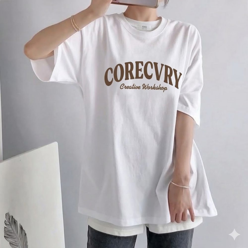T-Shirt Putih Longgar dengan Cetakan Kreatif