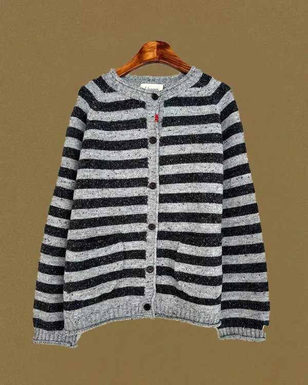Stylish Striped Cardigan - Comfortable and Versatile for Fall and Winter