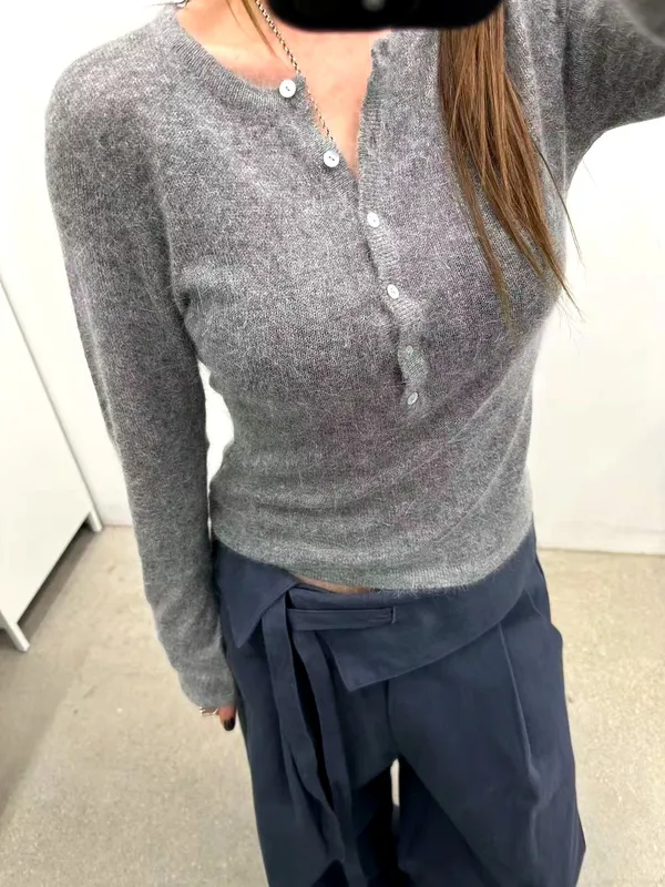 Stylish Gray Women's T-Shirt - Comfortable and Versatile