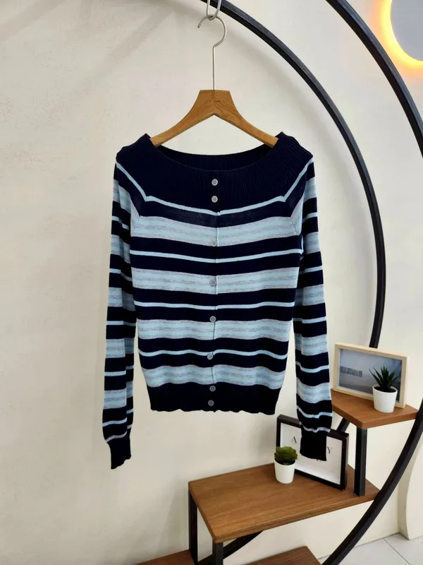 Stylish Striped Women's T-Shirt - Comfortable and Versatile
