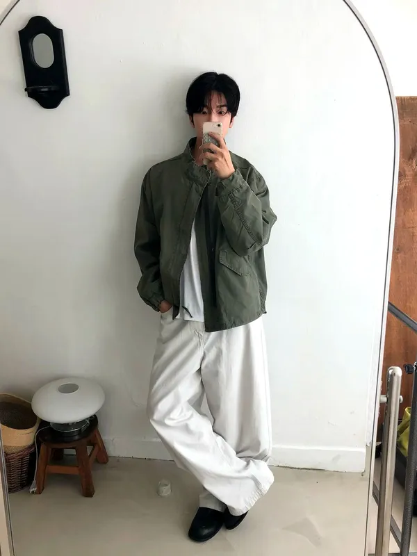스타일리시한 남성 캐주얼 탑, 미니멀리스트 디자인, 편안하고 다재다능
