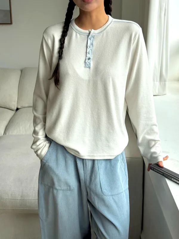 Minimalist Comfortable Women's Top, Soft Fabric, Perfectly Paired with Casual Pants