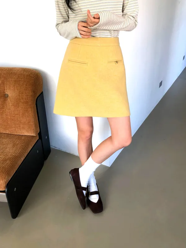 Stylish Minimalist Yellow A-Line Skirt for Elegant Charm