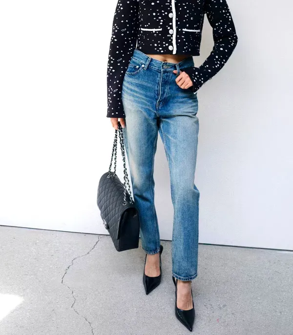 Fashionable High-Waisted Jeans to Showcase Your Elegant Silhouette