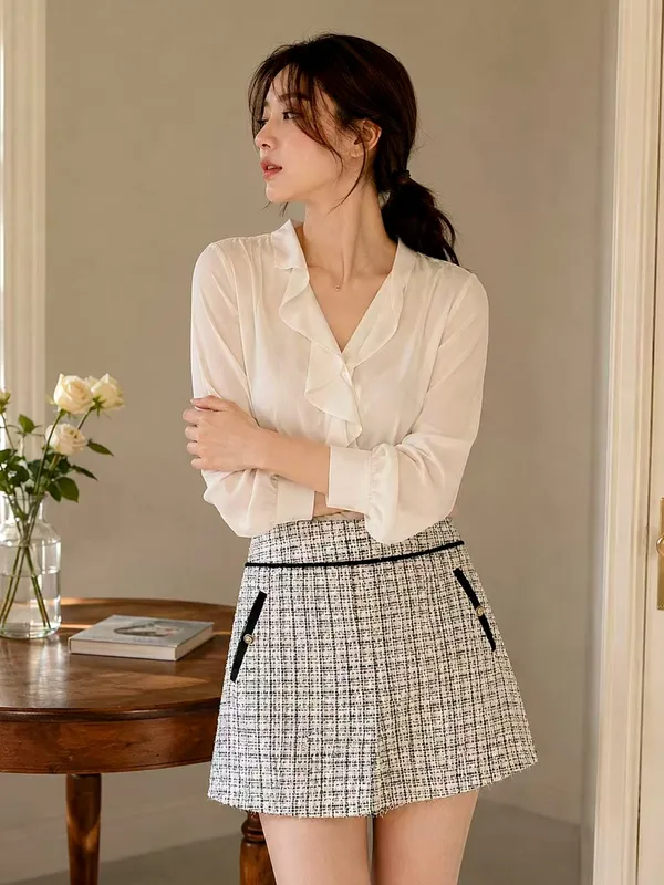 Elegant and Chic Mini Skirt, Fashionable and Versatile