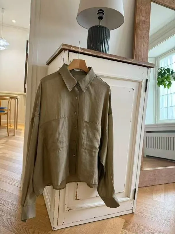 Casual Loose-Fit Shirt in Minimalist Style - Comfortable and Breathable