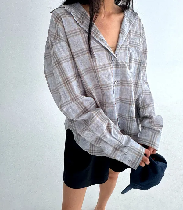 Stylish Plaid Women's Top - Comfortable and Versatile