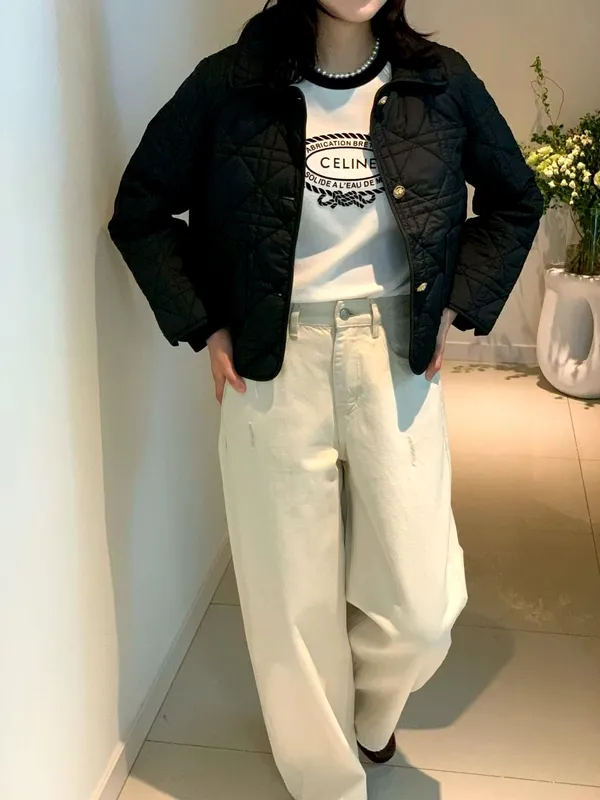 Stylish and Minimalist Women's Cotton Jacket - Warm and Versatile