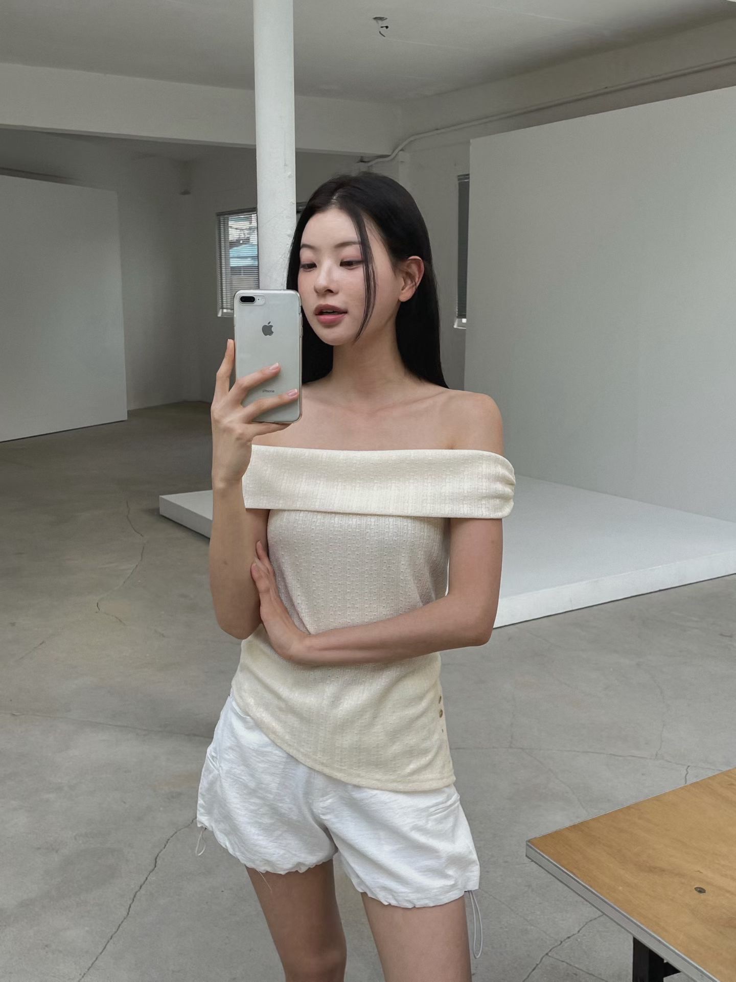 우아한 오프숄더 니트 탑, 가볍고 편안함