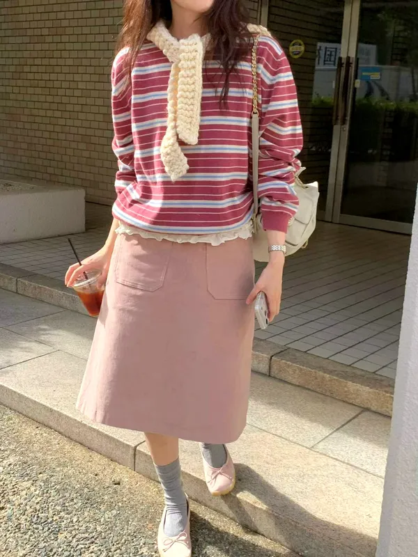 เสื้อฮู้ดลายทางสำหรับผู้หญิง - สบายและทันสมัย, เข้ากันได้กับทุกชุด