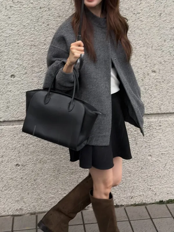 Stylish and Minimalist Women's Jacket, Comfortable and Versatile