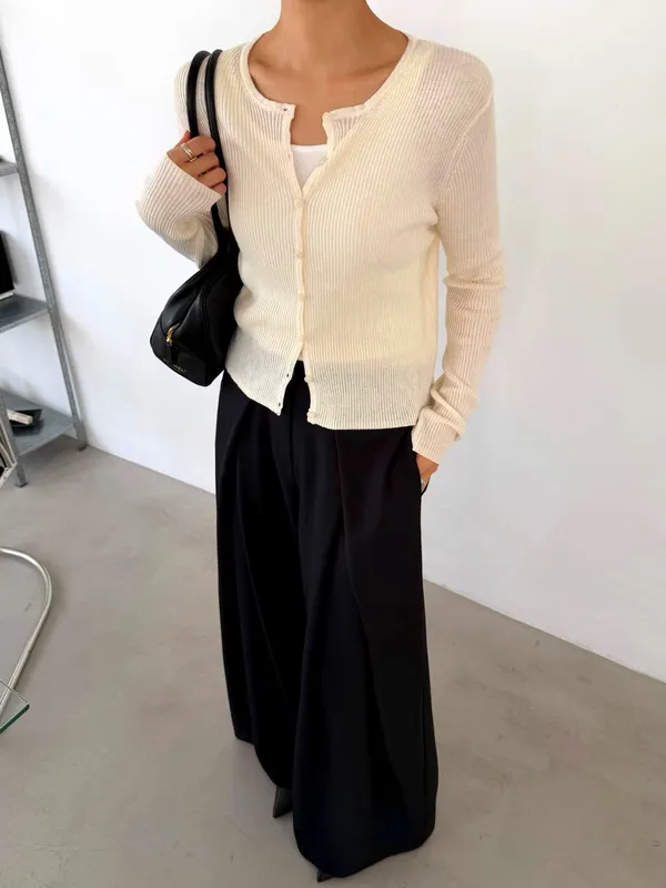 Elegant and Minimalist Women's Cardigan, Comfortable and Versatile