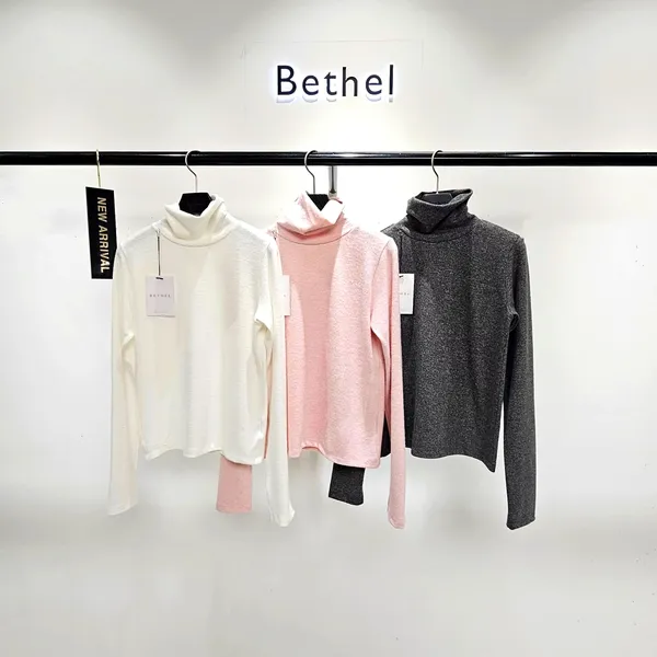 Stylish and Versatile Women's Top, Soft and Comfortable for Fall and Winter