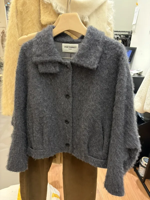 Elegant Woolen Coat: Soft, Comfortable, and Fashionable