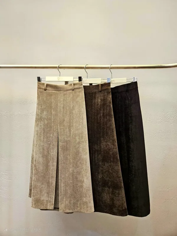 Elegant Velvet Women's Dress Skirt - Fashionable and Versatile New Arrival