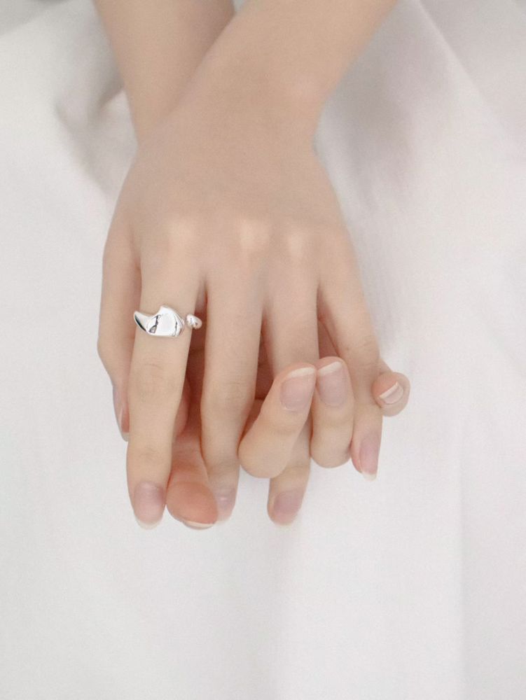 Stylish Minimalist Silver Beak Ring
