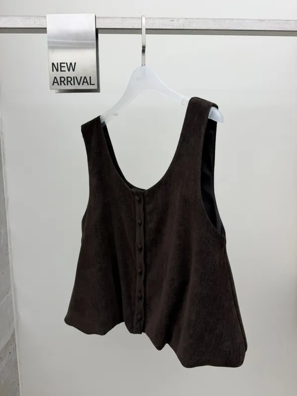 Stylish and Minimalist Brown Sleeveless Top - Perfect for Summer