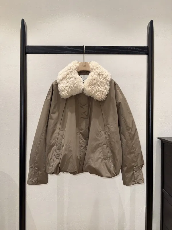 Stylish Short Coat with Lamb Fur Collar