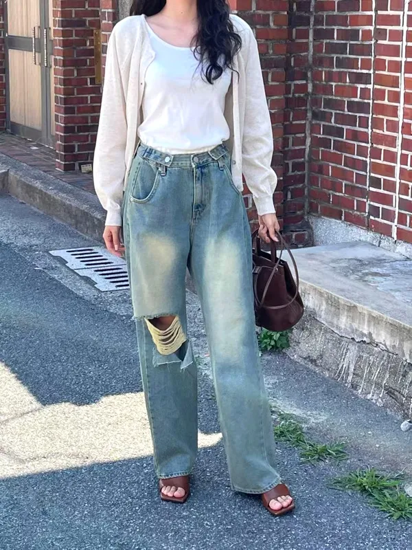 Trendy Ripped Jeans for a Comfortable Casual Look 1177