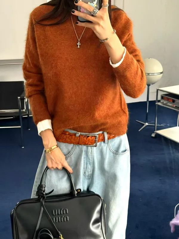Essential Sweater for Fall and Winter: A Warm and Stylish Choice