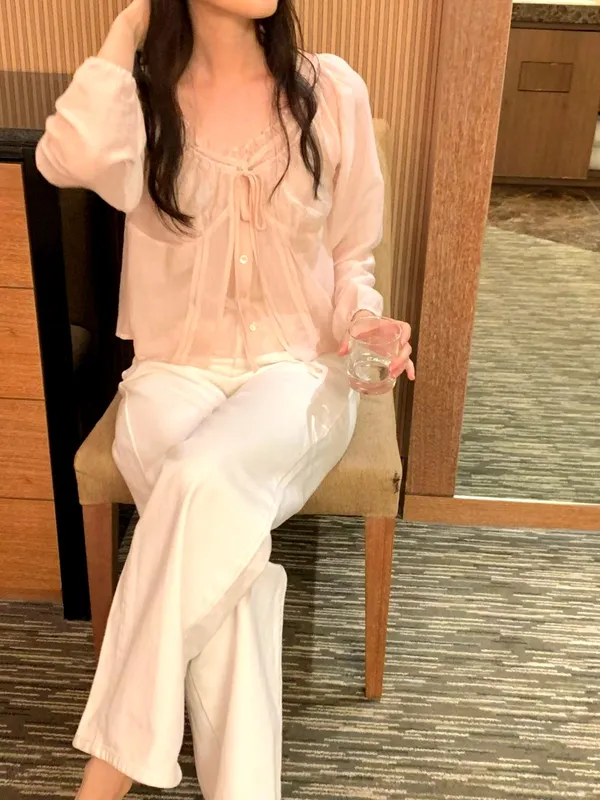 Lightweight and Breathable Women's Top, Elegant Style, Perfect Match