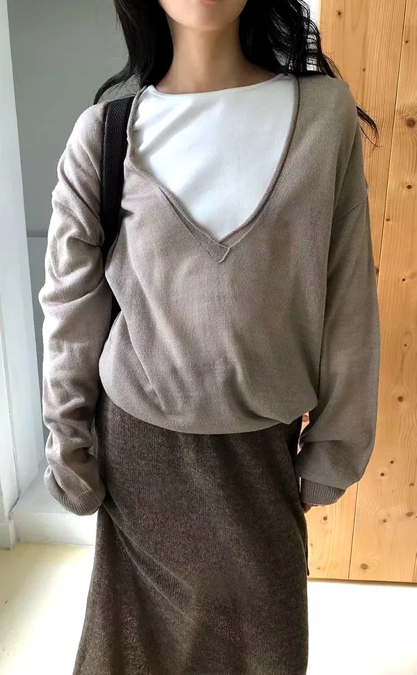 Fashionable Loose V-Neck Top, Comfortable and Versatile