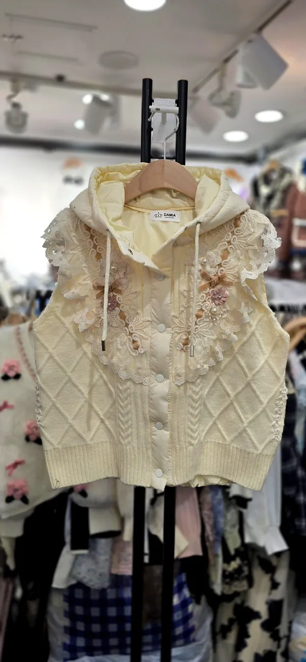 Stylish Women's Vest Jacket with Exquisite Lace Decoration, Warm and Comfortable