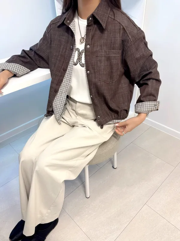 時尚休閒女裝夾克，優雅簡約設計