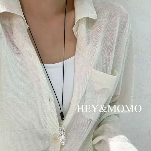 Fashion Feather Pendant Necklace - An Elegant Accessory for Women Necklace