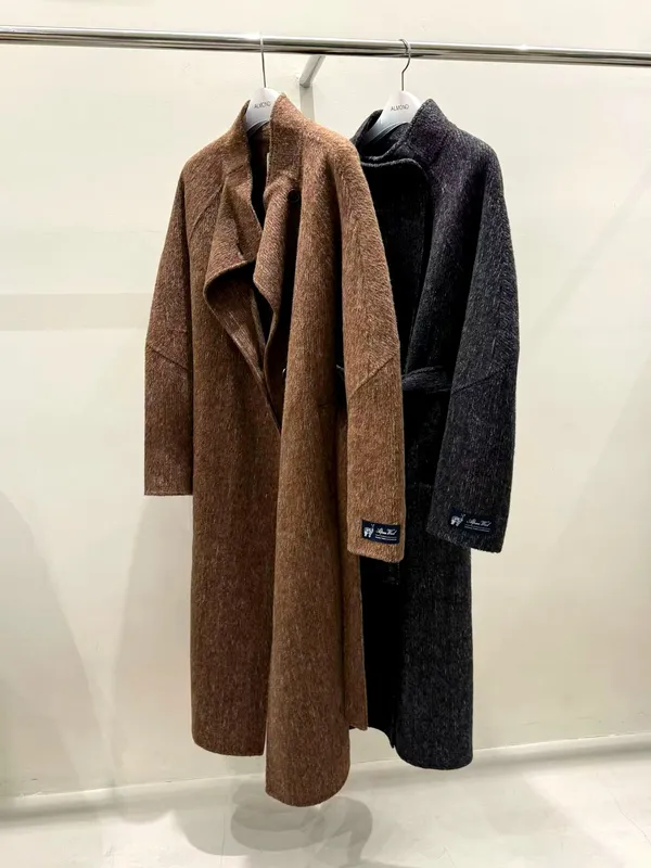 Elegant Women's Coat: Warm and Comfortable Outerwear for Autumn and Winter