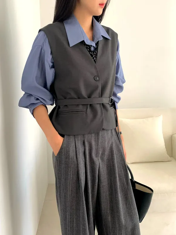 Stylish Women's Vest Jacket - Elegant and Versatile for Every Occasion