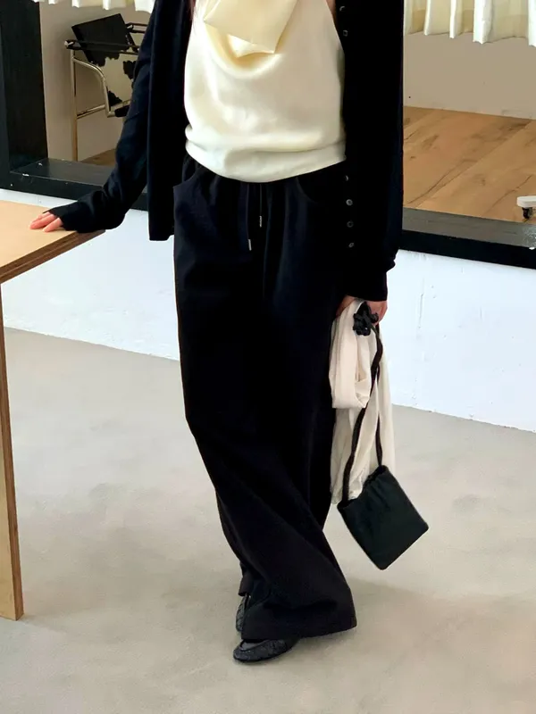 Minimalist Casual Pants - Comfortable and Versatile for Everyday Wear