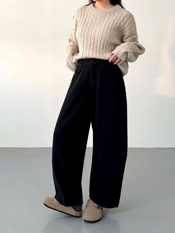 スタイリッシュなルーズフィットの黒い女性用パンツ、快適で多用途