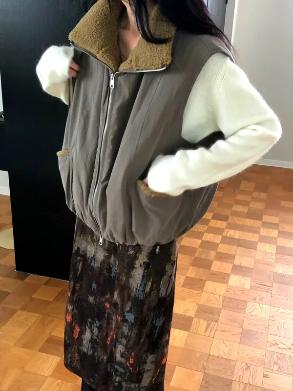 Stylish and Warm Women's Vest Jacket - Perfect for Any Outfit