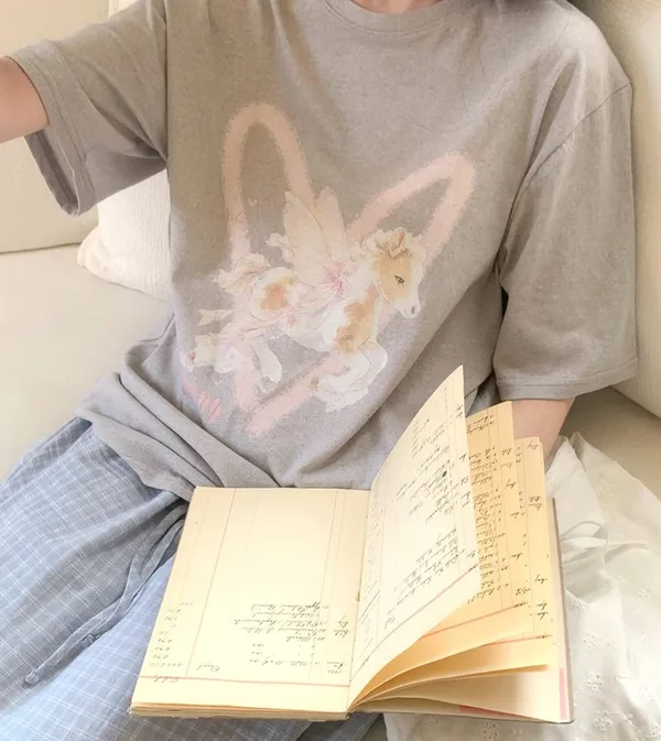 Cute printed loose T-shirt, comfortable casual style.