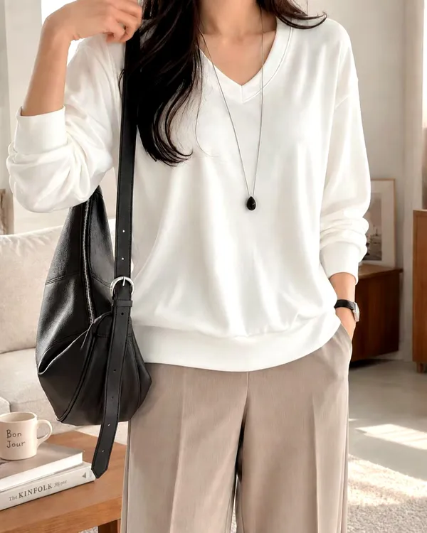 Minimalist Comfortable Women's V-Neck Top - Versatile and Stylish