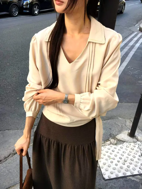 Elegant Women's Shirt - Lightweight and Comfortable for Perfect Pairing